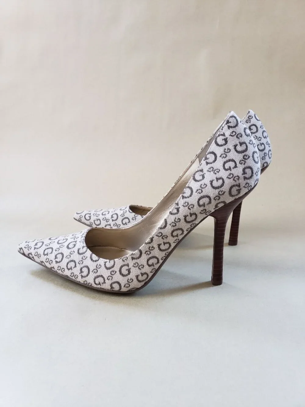 NIB GUESS Torance PUMPS heels G-logo 8.5 brown canvas shoes vintage